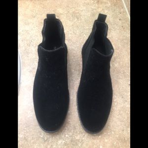 Boys Size 2 Chelsea Boots Stylish